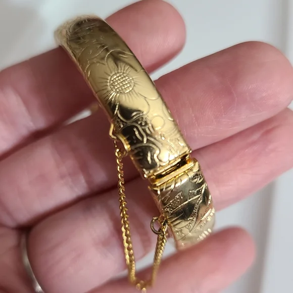 Vintage bracelet bangle etched flowers gold safety chain estate vtg Hong Kong - Picture 4 of 13